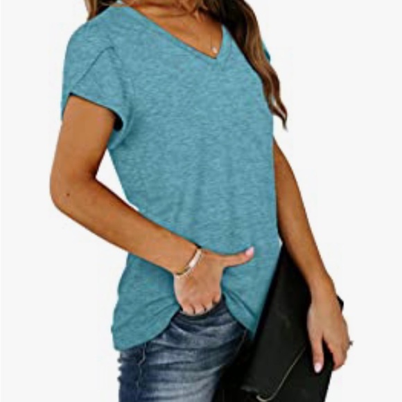 NWOT Women’s Short Sleeve V-Neck Casual Top - Picture 2 of 4